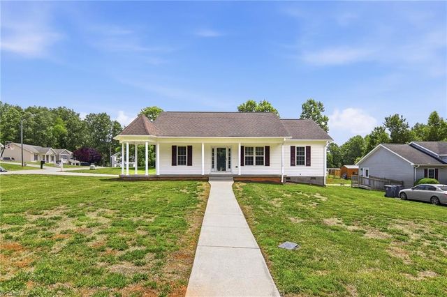 108 Mccleskey Drive, Yadkinville, NC 27055