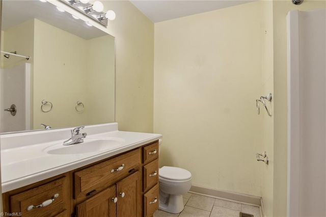 108 Mccleskey Drive, Yadkinville, NC 27055