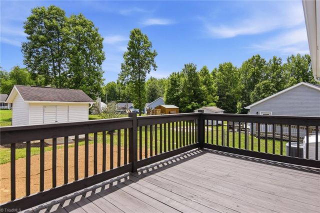 108 Mccleskey Drive, Yadkinville, NC 27055