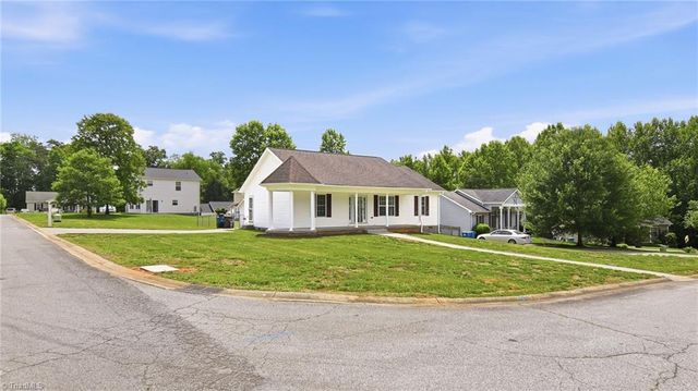 108 Mccleskey Drive, Yadkinville, NC 27055