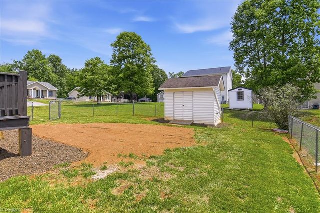 108 Mccleskey Drive, Yadkinville, NC 27055