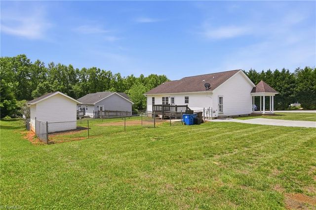 108 Mccleskey Drive, Yadkinville, NC 27055