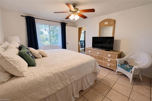 7719 Jewel LN 103, Naples, FL 34109