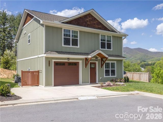 101 Towne Place, Clyde, NC 28721