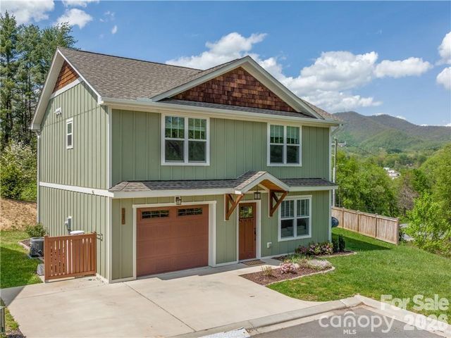 101 Towne Place, Clyde, NC 28721