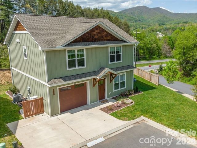 101 Towne Place, Clyde, NC 28721