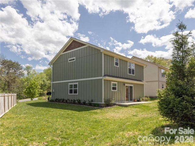 101 Towne Place, Clyde, NC 28721