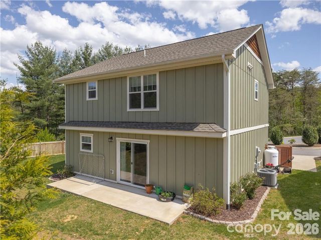 101 Towne Place, Clyde, NC 28721