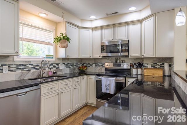 101 Towne Place, Clyde, NC 28721