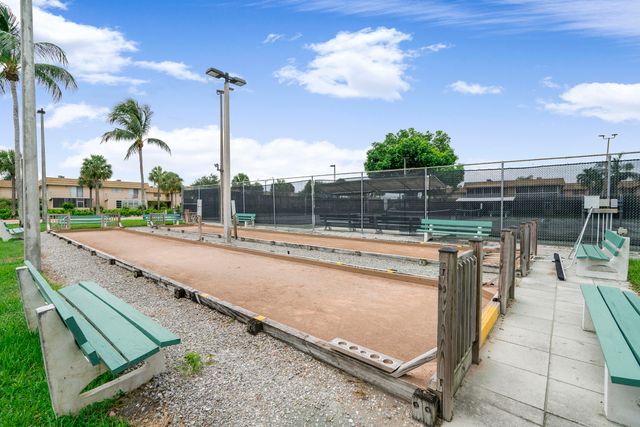 220 Seville J, Delray Beach, FL 33446