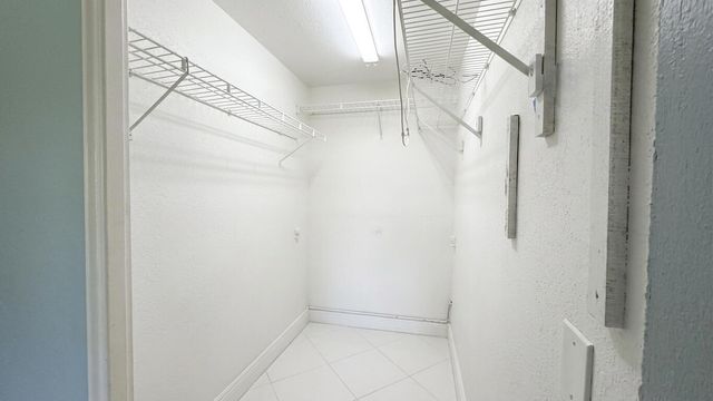 220 Seville J, Delray Beach, FL 33446