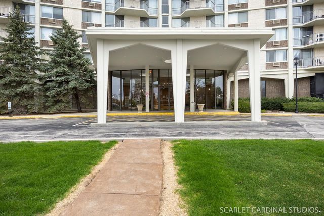 40 N Tower Road 11E, Oak Brook, IL 60523