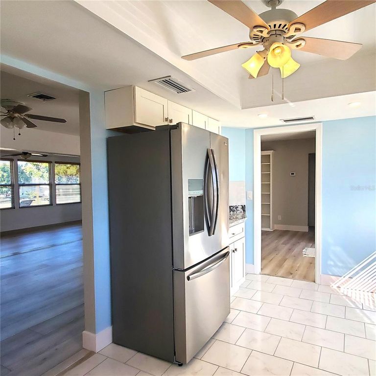 Image 13 of property listing at 531 S NEPONSIT DRIVE, Venice, FL 34293