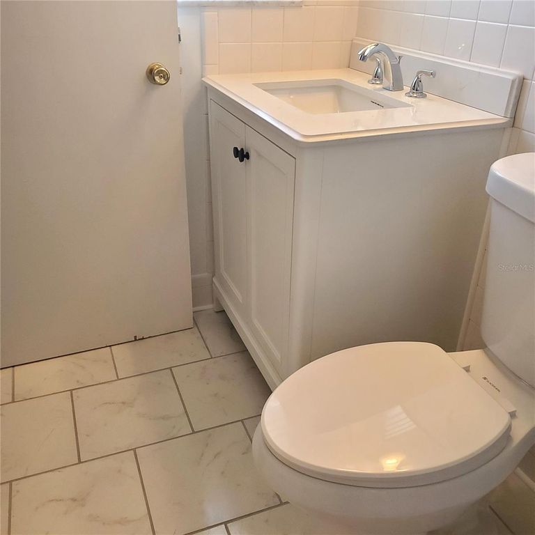 Image 25 of property listing at 531 S NEPONSIT DRIVE, Venice, FL 34293