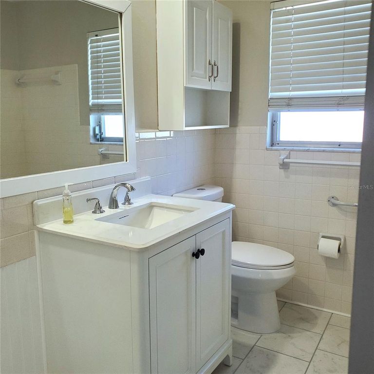 Image 29 of property listing at 531 S NEPONSIT DRIVE, Venice, FL 34293