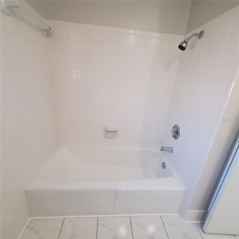 Image 30 of property listing at 531 S NEPONSIT DRIVE, Venice, FL 34293