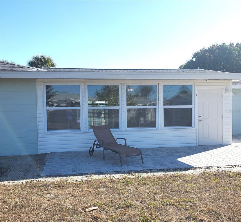Image 32 of property listing at 531 S NEPONSIT DRIVE, Venice, FL 34293