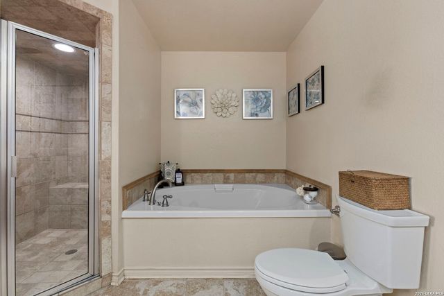 172 MEADOW LAKE DR, Seguin, TX 78155
