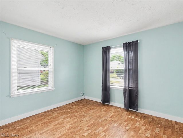 1436 Curtis Avenue, Cuyahoga Falls, OH 44221