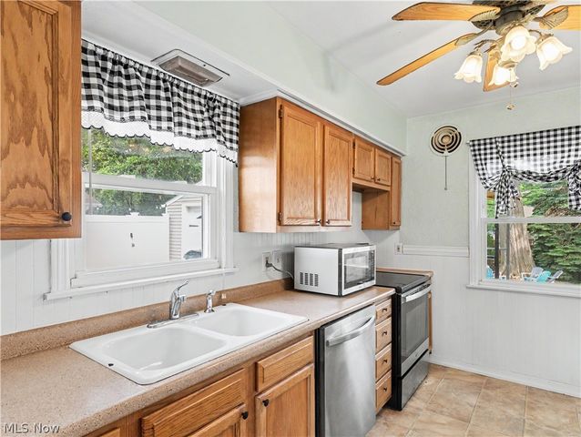 1436 Curtis Avenue, Cuyahoga Falls, OH 44221