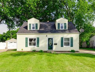 1436 Curtis Avenue, Cuyahoga Falls, OH 44221