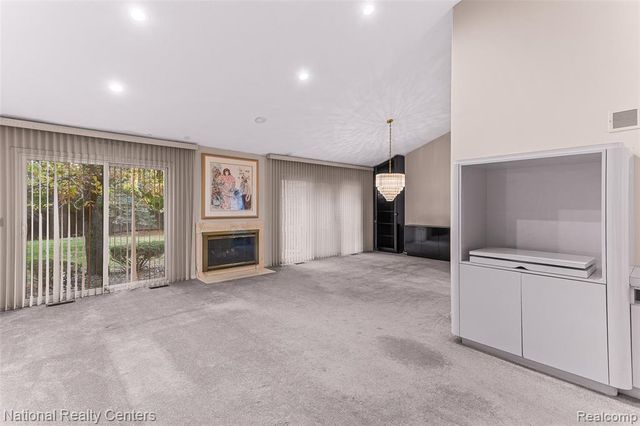 6904 Pebble Park Circle, West Bloomfield, MI 48322