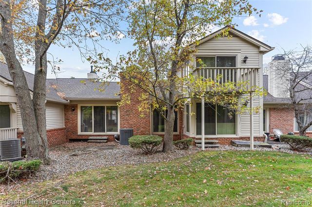 6904 Pebble Park Circle, West Bloomfield, MI 48322