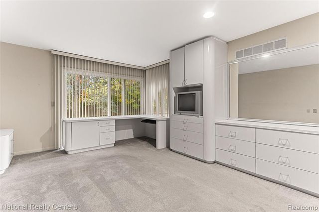 6904 Pebble Park Circle, West Bloomfield, MI 48322