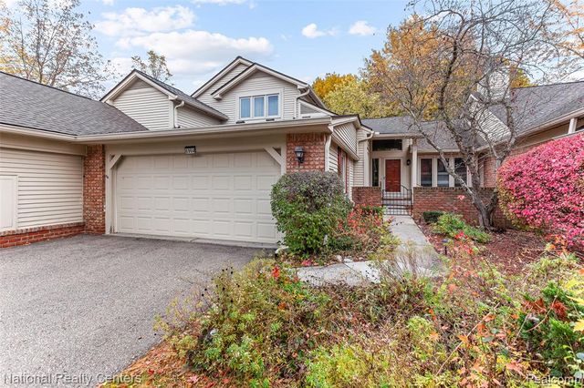 6904 Pebble Park Circle, West Bloomfield, MI 48322