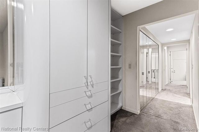 6904 Pebble Park Circle, West Bloomfield, MI 48322