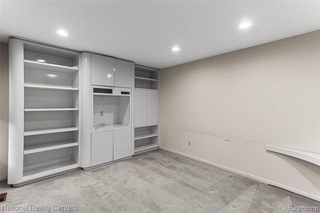 6904 Pebble Park Circle, West Bloomfield, MI 48322