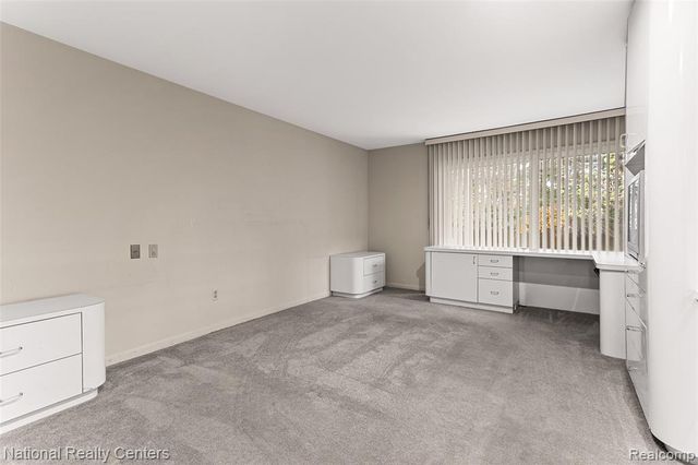 6904 Pebble Park Circle, West Bloomfield, MI 48322