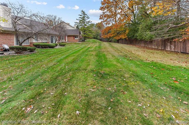 6904 Pebble Park Circle, West Bloomfield, MI 48322