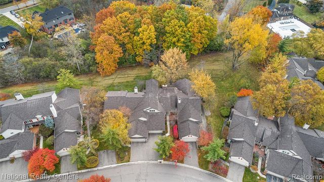 6904 Pebble Park Circle, West Bloomfield, MI 48322