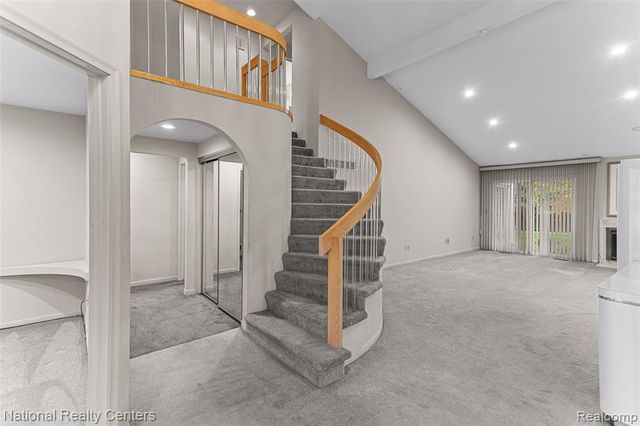 6904 Pebble Park Circle, West Bloomfield, MI 48322