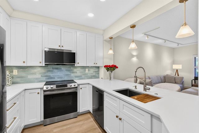 400 Uno Lago Drive 103, Juno Beach, FL 33408