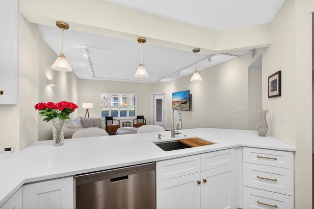 400 Uno Lago Drive 103, Juno Beach, FL 33408