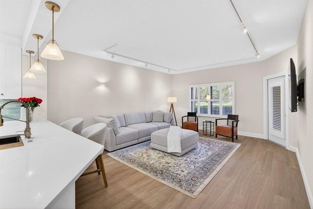 400 Uno Lago Drive 103, Juno Beach, FL 33408