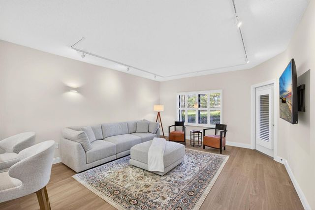 400 Uno Lago Drive 103, Juno Beach, FL 33408