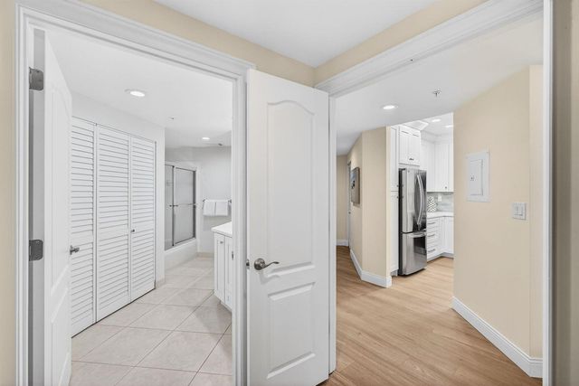 400 Uno Lago Drive 103, Juno Beach, FL 33408