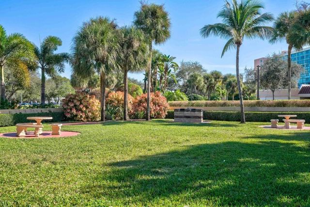 400 Uno Lago Drive 103, Juno Beach, FL 33408