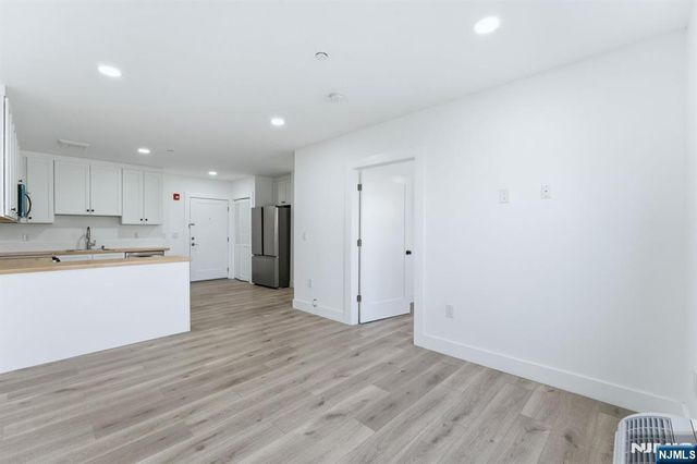 95 Shepherds Lane B409, Totowa, NJ 07512