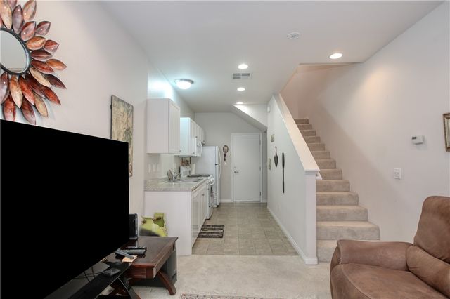 864 Lawrence, San Luis Obispo, CA 93401