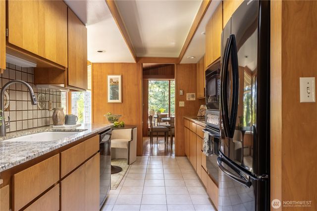 18710 88th Avenue W, Edmonds, WA 98026