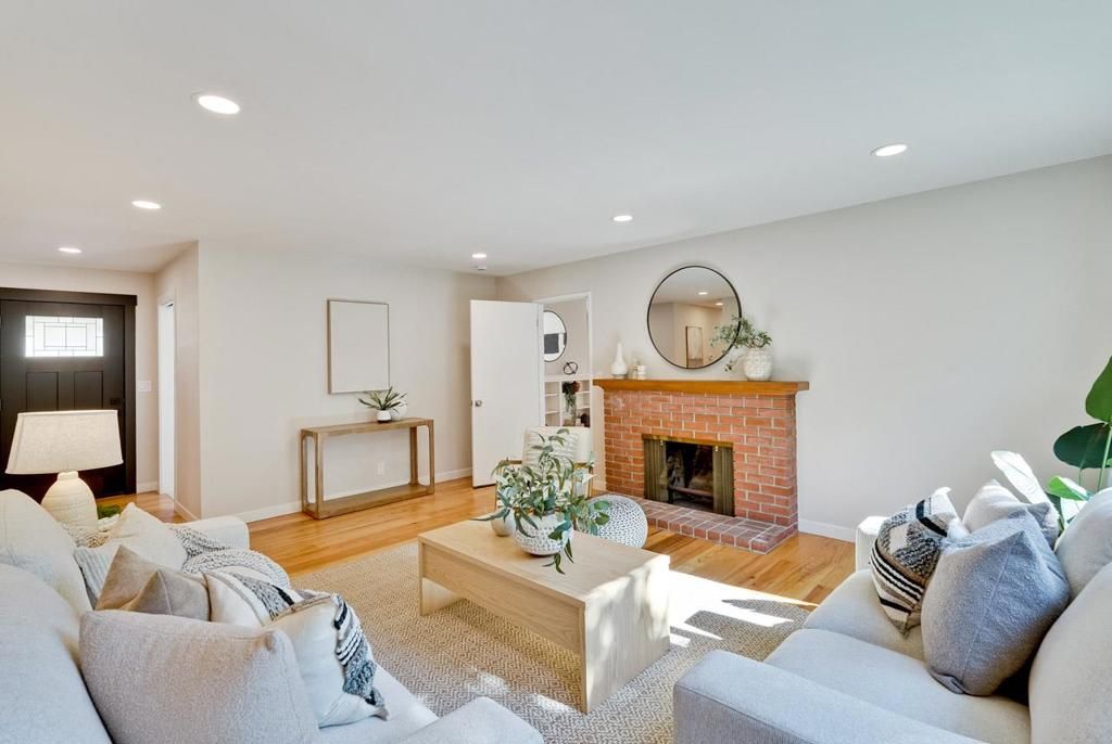 Image 8 of property listing at 1680 Fordham Way, Mountain View, CA 94040