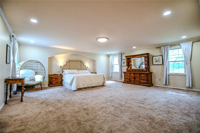 1500 Devereux Drive, Oakwood, OH 45419
