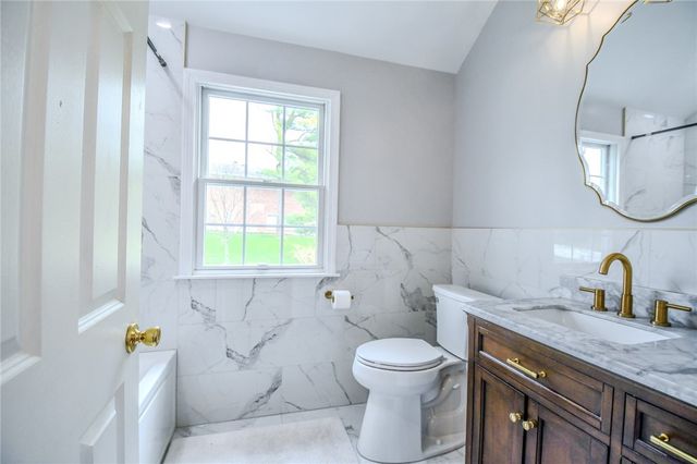1500 Devereux Drive, Oakwood, OH 45419