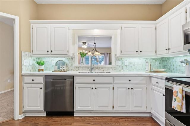 10301 GARNETT Street, Overland Park, KS 66214