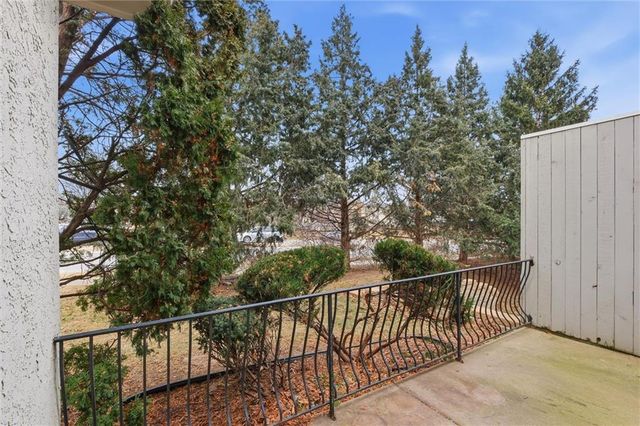 10301 GARNETT Street, Overland Park, KS 66214