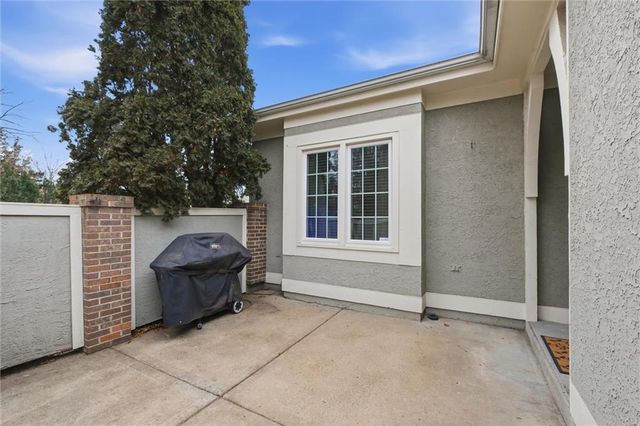 10301 GARNETT Street, Overland Park, KS 66214